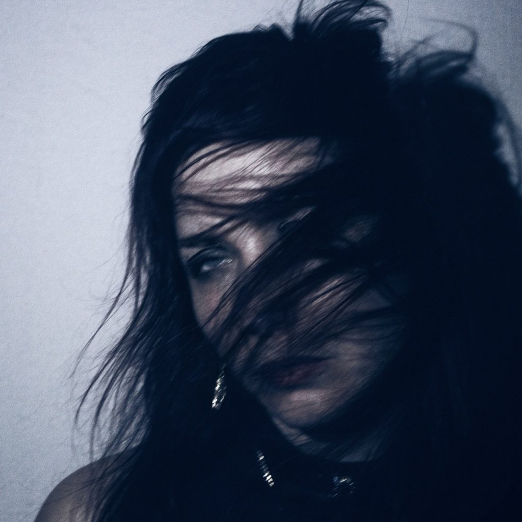 Groß (K0069 - Rika Bender - Alarm COVER)